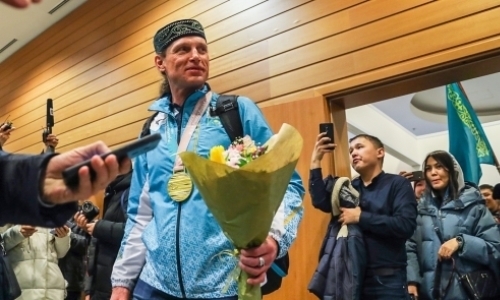 Назарбаев вручил обладателю исторического для Казахстана «золота» Паралимпиады мотоцикл Harley Davidson