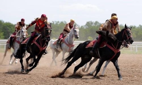 Кокпаром и футболом отмечают 20-летие столицы в Таразе