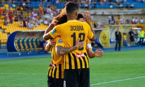 «Кайрат» разгромил «Иртыш» и приблизился к «Астане»