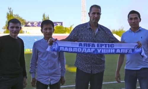 Как болельщики «Иртыша» приветствовали Димитрова в Павлодаре