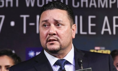 Промоутер «Канело» анонсировал большой титульный бой и призвал команду Головкина пошевелиться