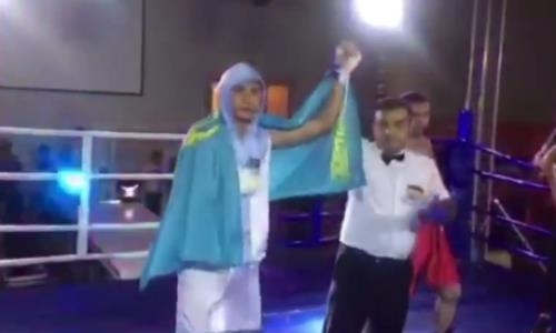 18-летний казахстанец нокаутом во втором раунде дебютировал в профи