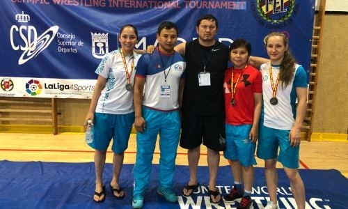 Сборная Казахстана по женской борьбе заняла третье место на Гран-при в Испании