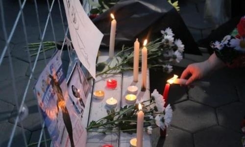 «Он — наш герой, мы любили его»: Астанчане простились с Денисом Теном аплодисментами