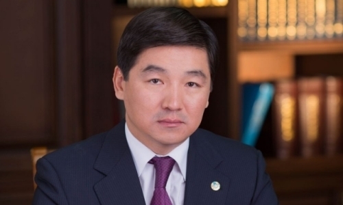 Аким Алматы выразил слова соболезнования родным Дениса Тена в письме