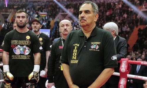 «Мама смотрит». Как тренер Головкина пытался настроить Гассиева на бой с Усиком