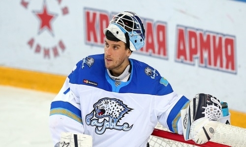 «Команда выглядит здорово». Голкипер «Барыса» настроен на попадание в плей-офф КХЛ