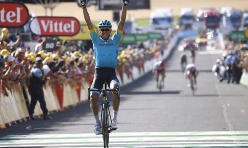 Гонщик «Астаны» посвятил победу на «Тур де Франс» Денису Тену и всему Казахстану