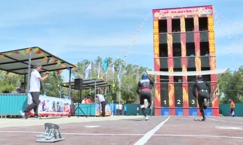 В юбилейных играх по пожарно-спасательному спорту участвуют 17 команд со всей страны