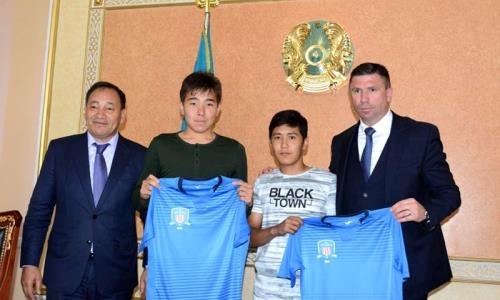 Два казахстанских футболиста заключат контракты с «Арсеналом»