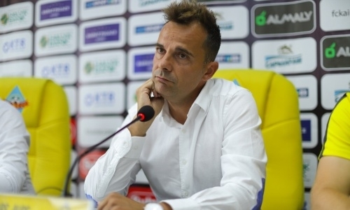 Наставник «Кайрата» рассказал о противостоянии с АЗ, травмах, проблемах с обороной и переносах матчей КПЛ