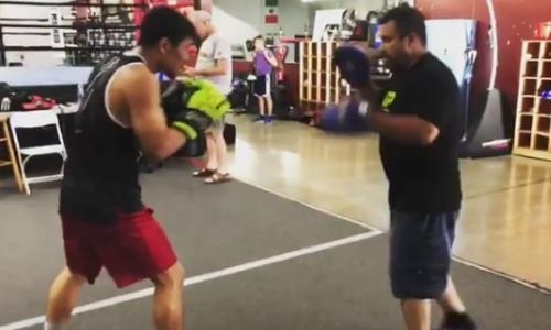 Видео тренировки Асхата Уалиханова на «лапах» в США