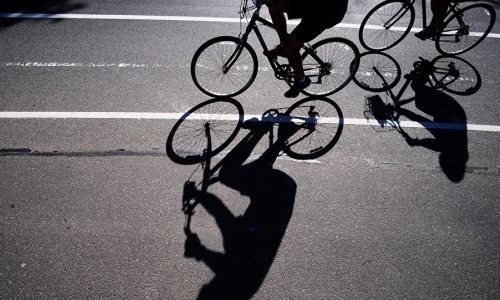 Участники массового велопробега финишируют возле нашумевшей «Белки» в Алматы