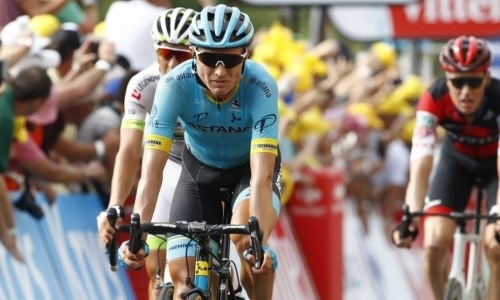«День получился достаточно легким». Лидер «Астаны» сохраняет позицию в ТОП-10 перед последним горным этапом «Тур де Франс»