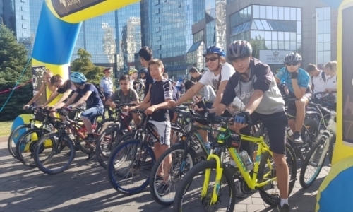 Около 700 человек собрал очередной велопробег в Алматы