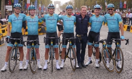 «Наша команда одержала две великолепные победы». Подведены итоги «Тур де Франс» для «Астаны»