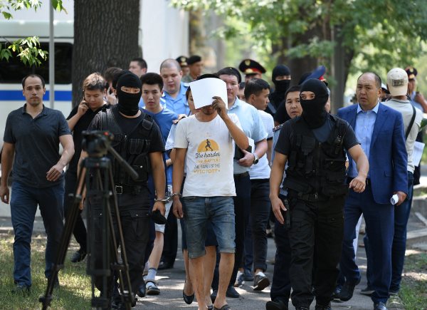 Подозреваемого в убийстве Дениса Тена привезли на место преступления