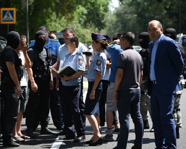 Подозреваемого в убийстве Дениса Тена привезли на место преступления