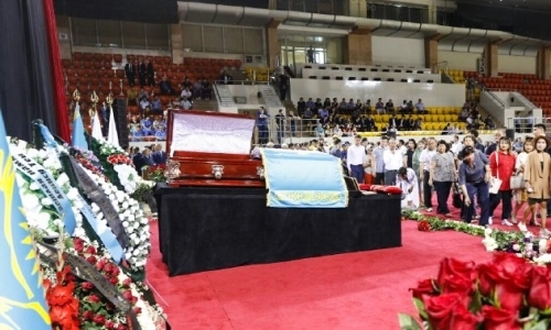 Фоторепортаж с гражданской панихиды по Денису Тену в Алматы