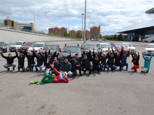 Человек против машин: спортсмены Астаны бросили вызов 15-ти авто