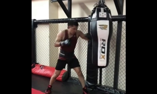 Кожамбердиев продолжает подготовку к бою 15 сентября