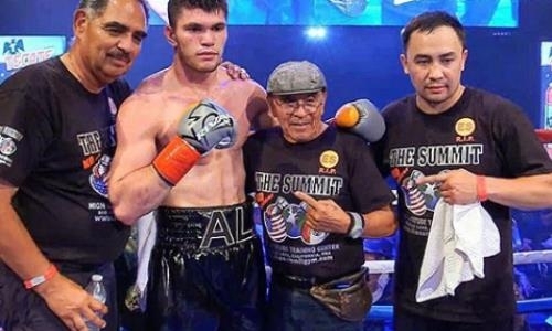 Брат Головкина показал совместное фото после досрочной победы Ахмедова