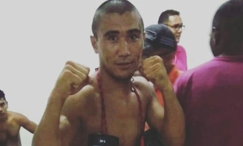 Казахстанский боксер дебютировал в профи нокаутом колумбийца в первом раунде