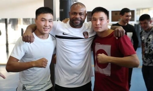 Видео с посещения легендарным Роем Джонсом боксеров сборной Казахстана