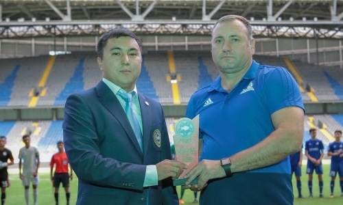 Маруняк и Каримов получили награды от ПФЛК