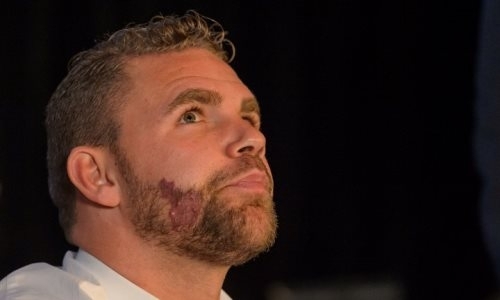 Сондерс вместо боя с Головкиным запустил курицей в Уайлдера