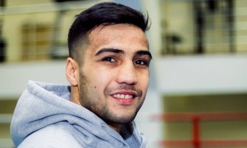 Уступивший Елеусинову в олимпийском финале узбек одержал четвертую победу в профи