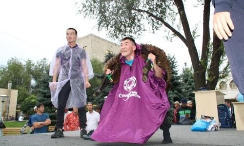 Вольник сборной Казахстана поднял барана рекордное количество раз