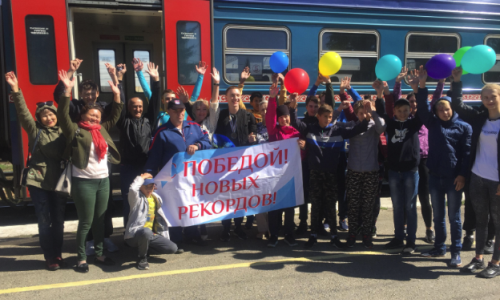 Завоевавшего первую в истории казахстанского велоспорта медаль чемпионата мира в спринте спортсмена торжественно встретили в Кокшетау