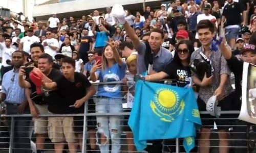 Видео автограф-сессии Головкина после открытой тренировки в Лос-Анджелесе