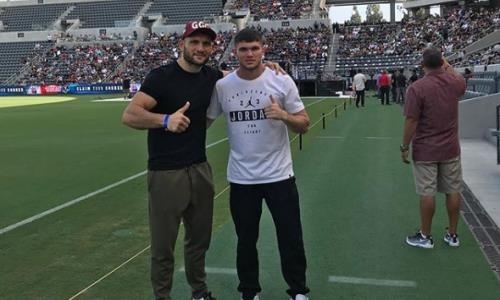 Казахстанский нокаутер побывал на открытой тренировке Головкина