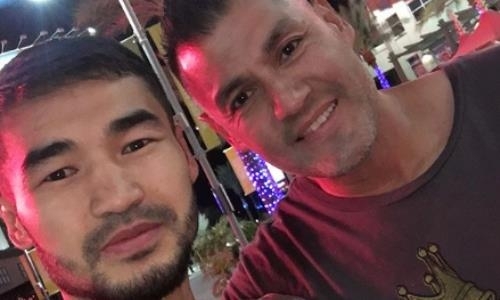 Непобежденный казахстанец из Top Rank показал командные фото