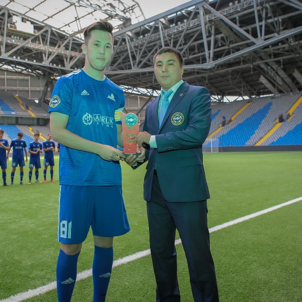 Маруняк и Каримов получили награды от ПФЛК