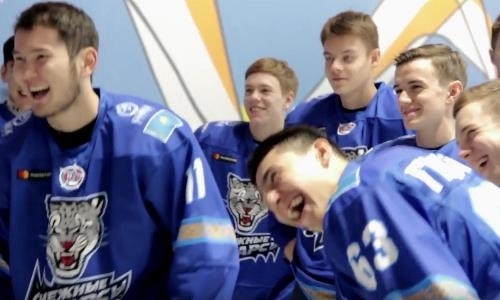 Видео фотосессии «Снежных Барсов» перед десятым сезоном МХЛ