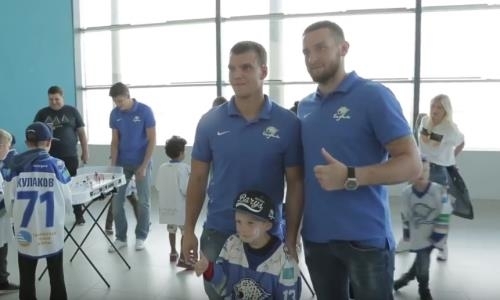Видео встречи хоккеистов «Барыса» с болельщиками