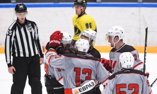 Фото с матча на турнире Шилова «Сарыарка» — «Металлург» Новокузнецк 3:5