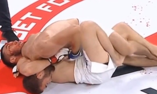 «Кровавый бой» казахстанца на турнире в Астане завершился досрочной победой россиянина