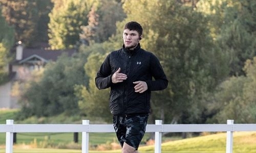 «Каждый день упорная работа». Казахстанский нокаутер из команды Головкина продолжает тренировки