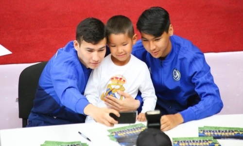 В Астане прошла промо-акция с участием Сейдахмета и Зайнутдинова