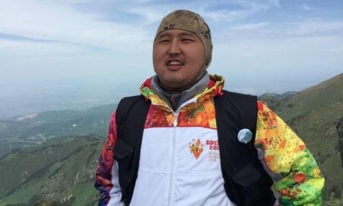 Незрячий казахстанец профессионально занимается велоспортом