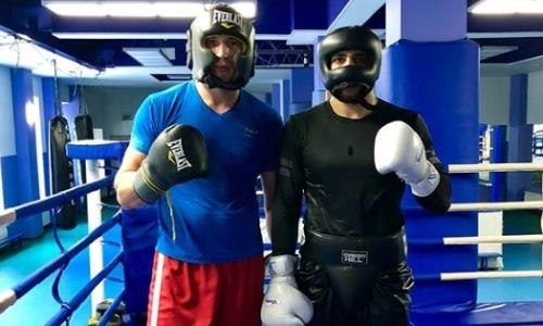 «Провели 12 раундов». Казахстанский тяжеловес рассказал о спаррингах