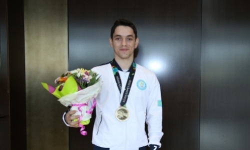 Казахстанским гимнастам вручили дополнительные премии за награды на Азиаде-2018