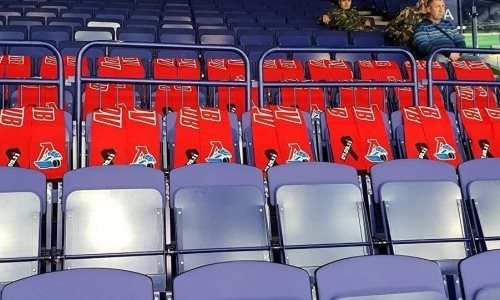 Хоккеисты «Барыса» вышли на лед с траурными нашивками