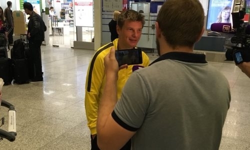 Аршавина встретили в аэропорту Санкт-Петербурга