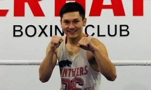 Казахстанский боксер уверенно победил узбека в дебютном бое в профи