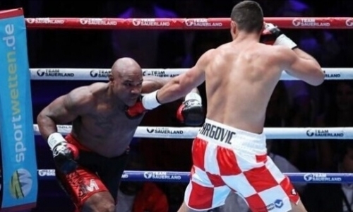 Бывший боксер «Астана Арланс» нокаутировал отсидевшего восемь лет ветерана и стал чемпионом WBC